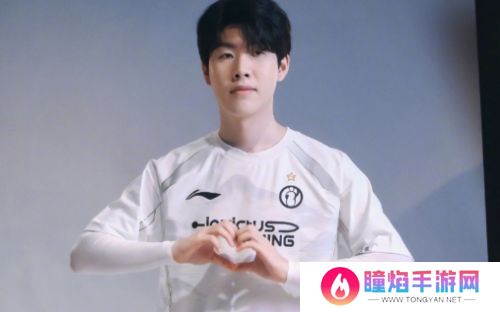 姿态提问DeepSeek谁是世界第一上单，AI结果显示：TheShy名列第一